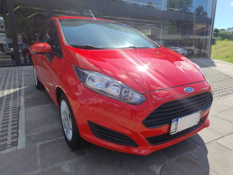 FORD - FIESTA - 2014/2015 - Vermelha - R$ 46.000,00