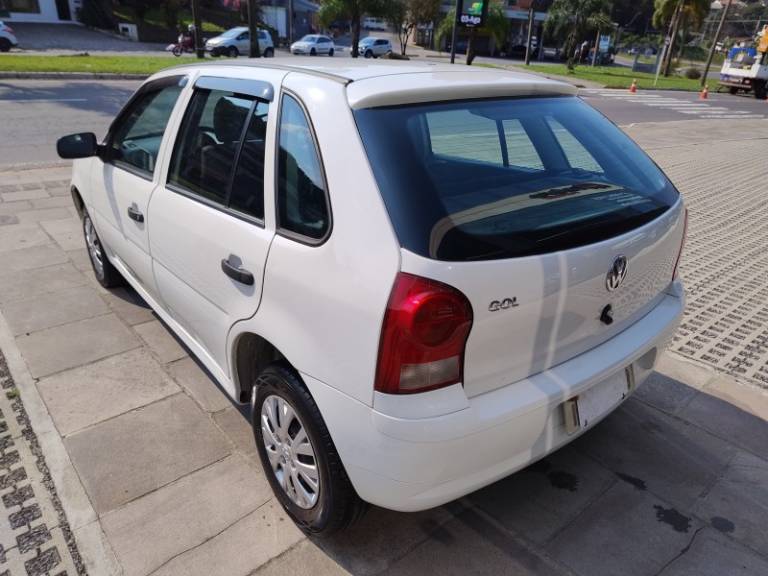 VOLKSWAGEN - GOL - 2013/2014 - Branca - R$ 24.900,00