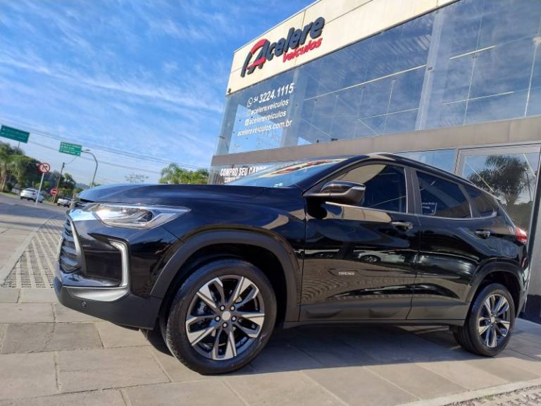 CHEVROLET - TRACKER - 2022/2023 - Preta - R$ 129.999,00