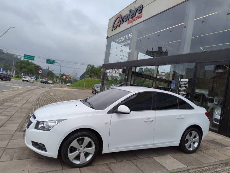 CHEVROLET - CRUZE - 2011/2012 - Branca - R$ 55.000,00