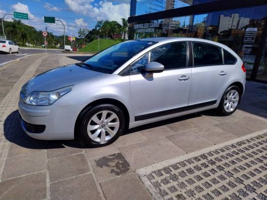 CITROËN - C4 - 2010/2011 - Prata - R$ 32.000,00