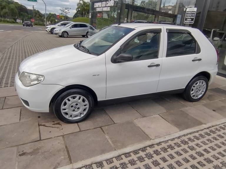 FIAT - PALIO - 2004/2004 - Branca - R$ 27.000,00