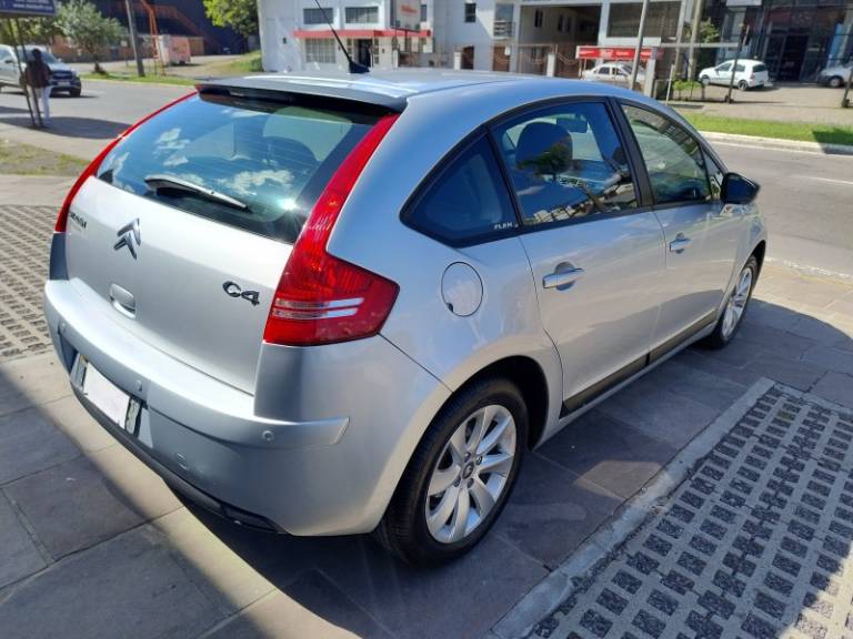 CITROËN - C4 - 2010/2011 - Prata - R$ 32.000,00