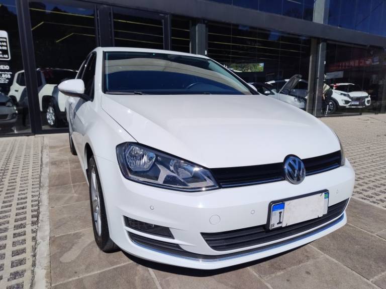 VOLKSWAGEN - GOLF - 2016/2017 - Branca - R$ 89.999,00