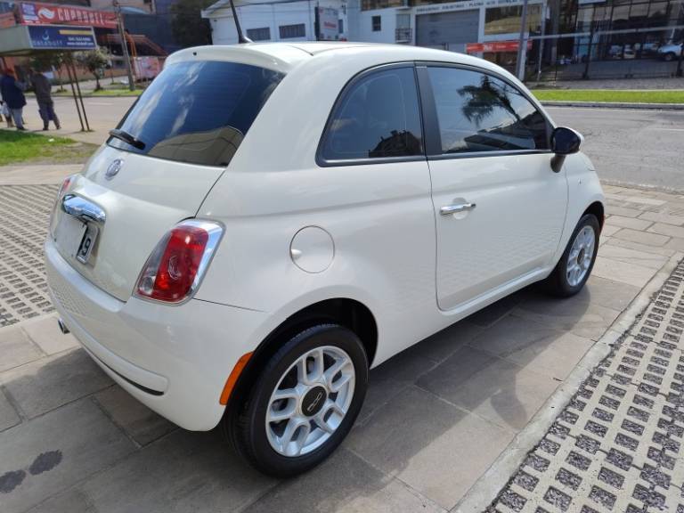 FIAT - 500 - 2011/2012 - Branca - R$ 47.000,00