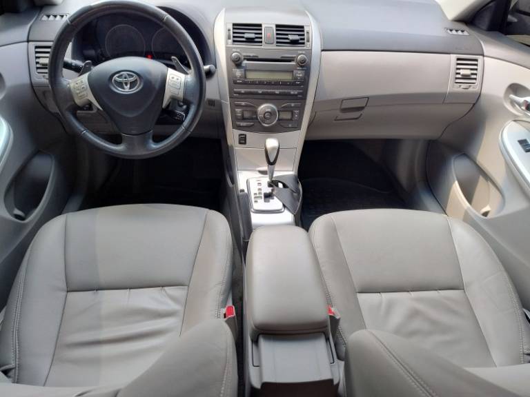 TOYOTA - COROLLA - 2012/2013 - Dourada - R$ 66.000,00