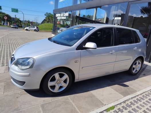 VOLKSWAGEN - POLO - 2006/2008 - Prata - R$ 33.000,00