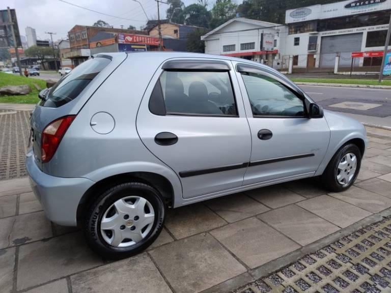 CHEVROLET - CELTA - 2010/2011 - Prata - R$ 28.000,00