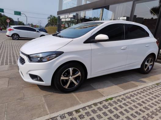 CHEVROLET - ONIX - 2018/2019 - Branca - R$ 69.900,00