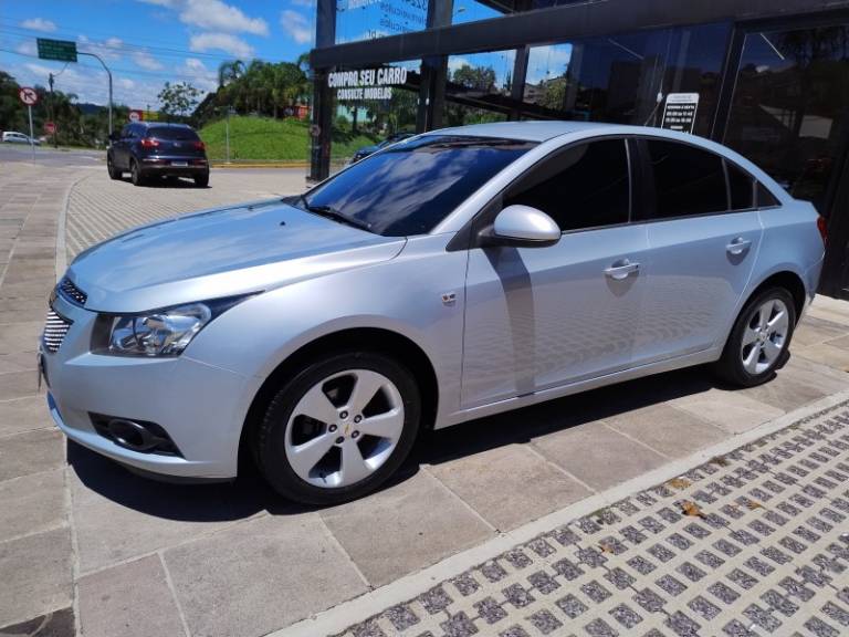 CHEVROLET - CRUZE - 2011/2012 - Prata - R$ 57.000,00