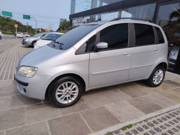 FIAT - IDEA - 2009/2010 - Prata - R$ 29.999,00