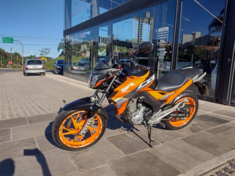 HONDA - CB 250F TWISTER - 2019/2019 - Laranja - R$ 19.999,00