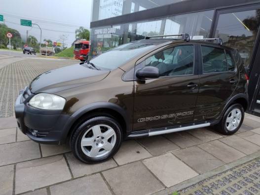 VOLKSWAGEN - CROSSFOX - 2007/2008 - Verde - R$ 35.000,00