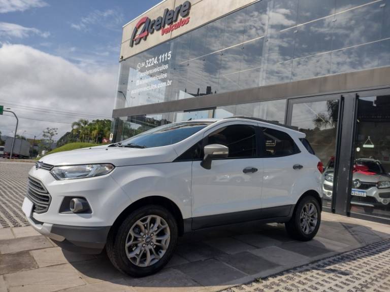 FORD - ECOSPORT - 2014/2015 - Branca - R$ 59.999,00