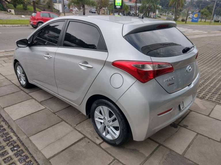 HYUNDAI - HB20 - 2012/2013 - Prata - R$ 46.000,00