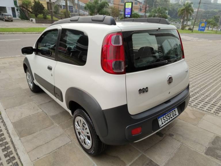 FIAT - UNO - 2011/2012 - Branca - R$ 29.999,00