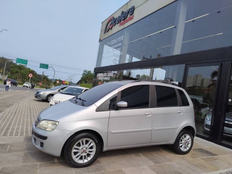 FIAT - IDEA - 2009/2010 - Prata - R$ 29.999,00