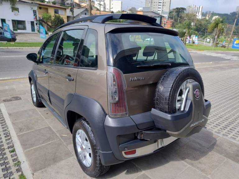 FIAT - IDEA - 2010/2011 - Marrom - R$ 35.000,00