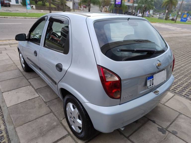 CHEVROLET - CELTA - 2010/2011 - Prata - R$ 28.000,00