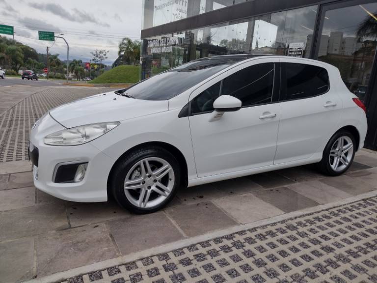 PEUGEOT - 308 - 2012/2013 - Branca - R$ 41.000,00