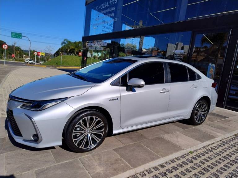 TOYOTA - COROLLA - 2019/2020 - Prata - R$ 139.999,00