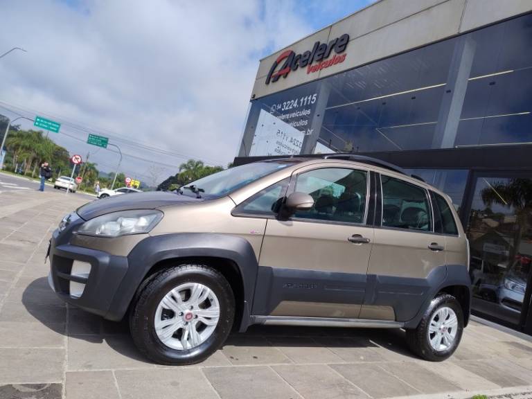 FIAT - IDEA - 2010/2011 - Marrom - R$ 35.000,00