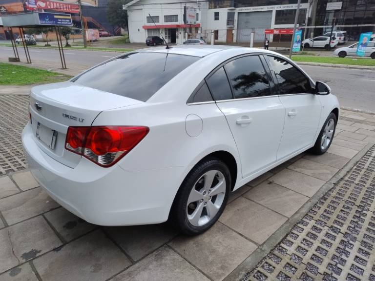 CHEVROLET - CRUZE - 2011/2012 - Branca - R$ 55.000,00