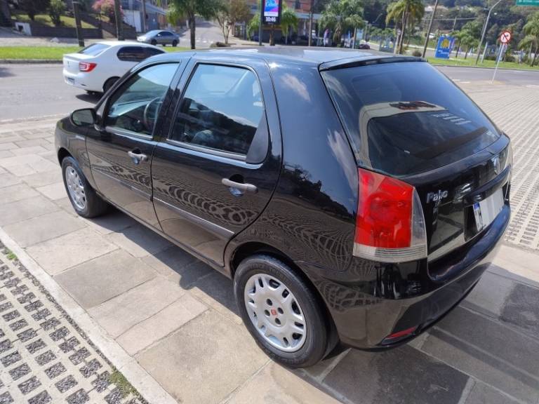 FIAT - PALIO - 2008/2009 - Preta - R$ 22.000,00