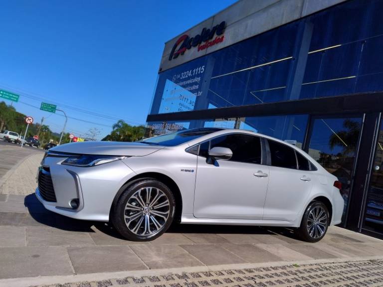 TOYOTA - COROLLA - 2019/2020 - Prata - R$ 139.999,00