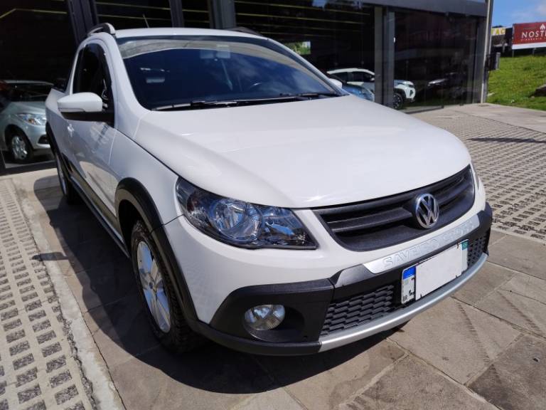 VOLKSWAGEN - SAVEIRO - 2012/2013 - Branca - R$ 59.999,00