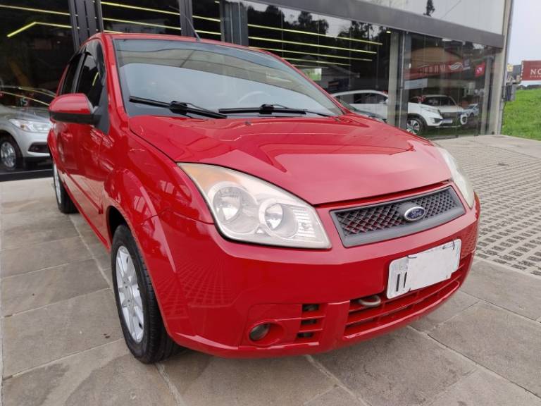 FORD - FIESTA - 2008/2008 - Vermelha - R$ 28.000,00