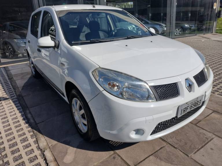 RENAULT - SANDERO - 2010/2011 - Branca - R$ 29.999,00