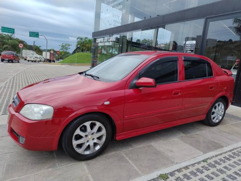 CHEVROLET - ASTRA - 2008/2009 - Vermelha - R$ 32.000,00