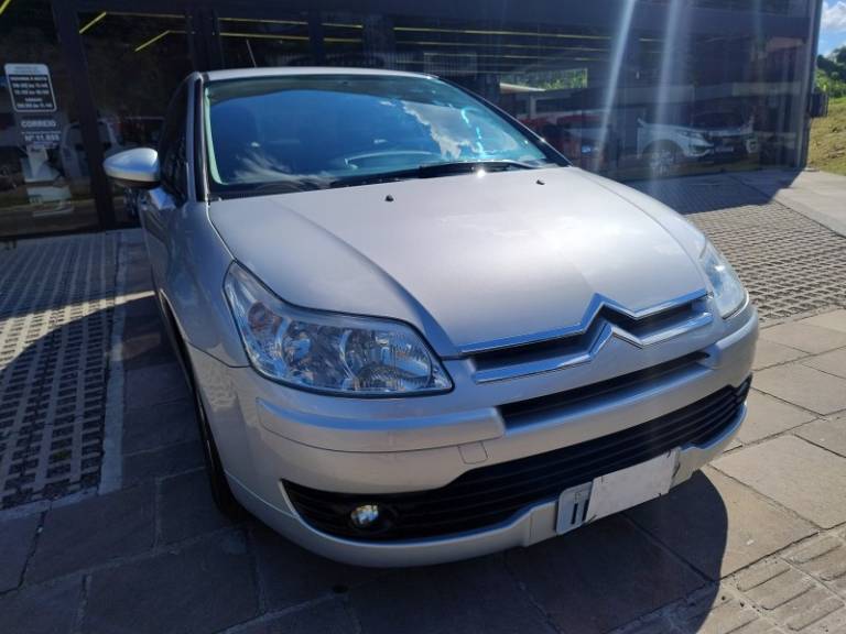 CITROËN - C4 - 2010/2011 - Prata - R$ 32.000,00