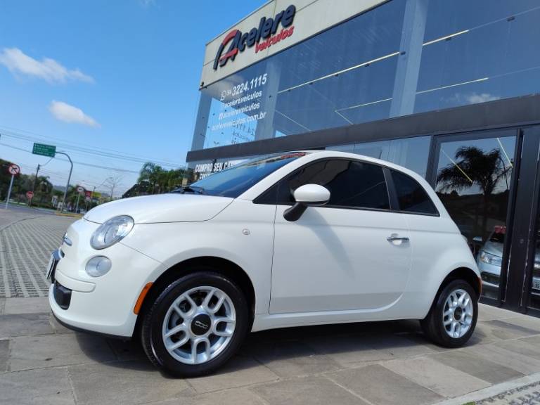 FIAT - 500 - 2011/2012 - Branca - R$ 47.000,00