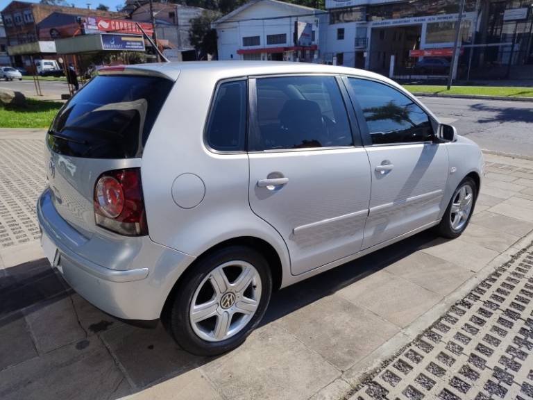 VOLKSWAGEN - POLO - 2006/2008 - Prata - R$ 33.000,00