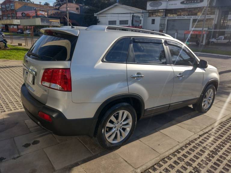 KIA MOTORS - SORENTO - 2011/2012 - Prata - R$ 65.000,00